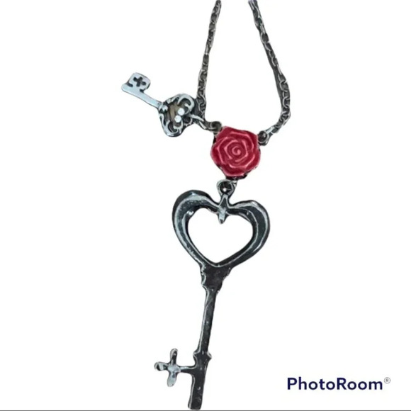 Key and Rose Necklace Claires - Picture 1 of 3